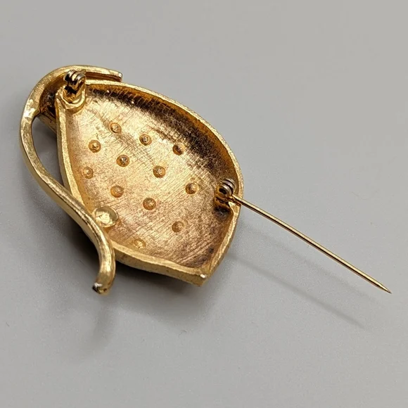 Vintage Florentine Finish Crystal Studded Strawberry Brooch - Picture 8 of 8